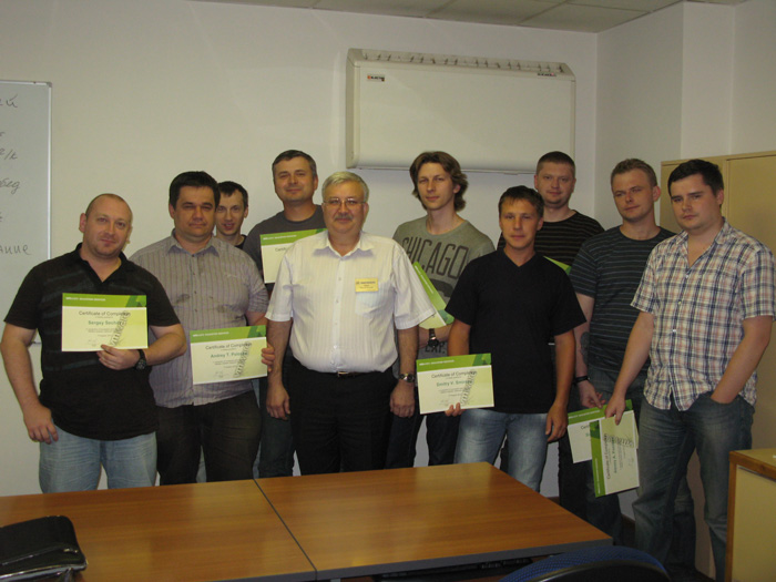 Николай Лаптев и слушатели курса VMware